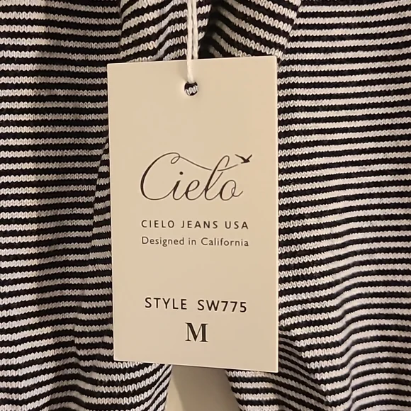 Cute color blocked and striped cardigan - Picture 2 of 3